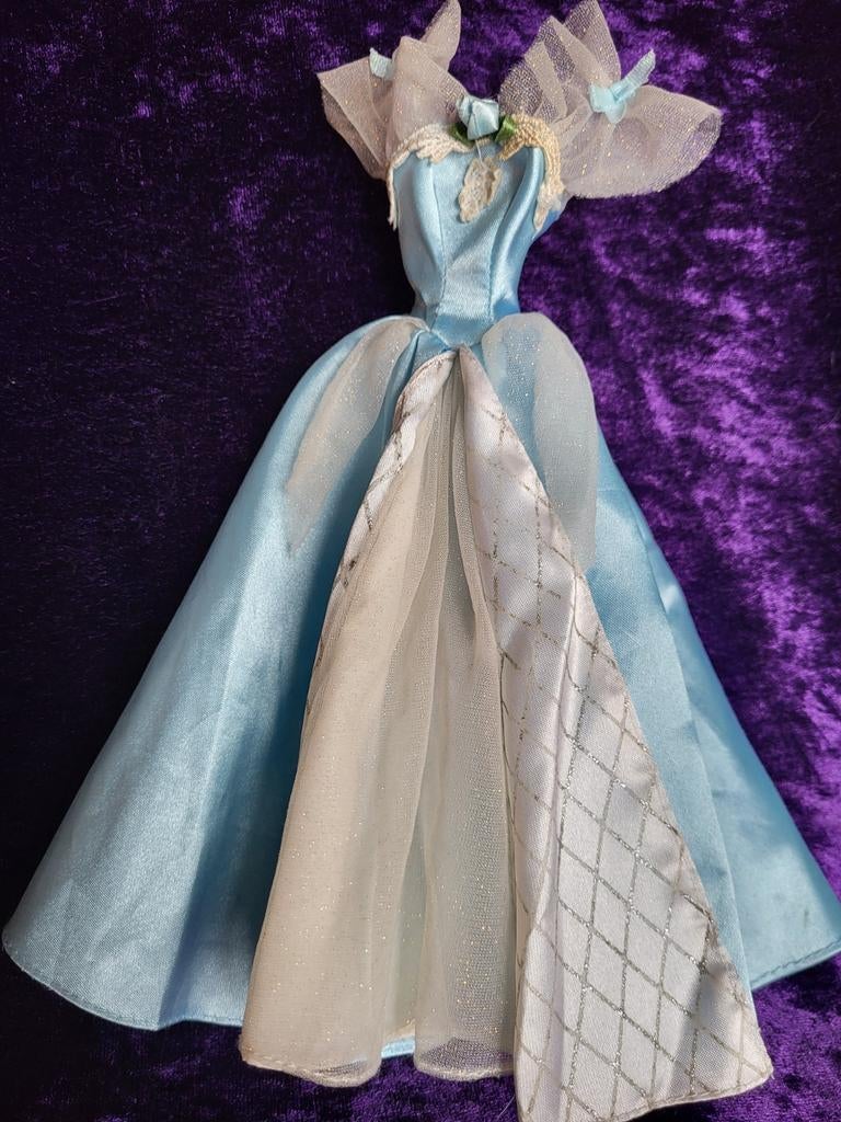 Barbie jurkje sleeping beauty 1998, Ophalen of Verzenden, Zo goed als nieuw, Kleertjes