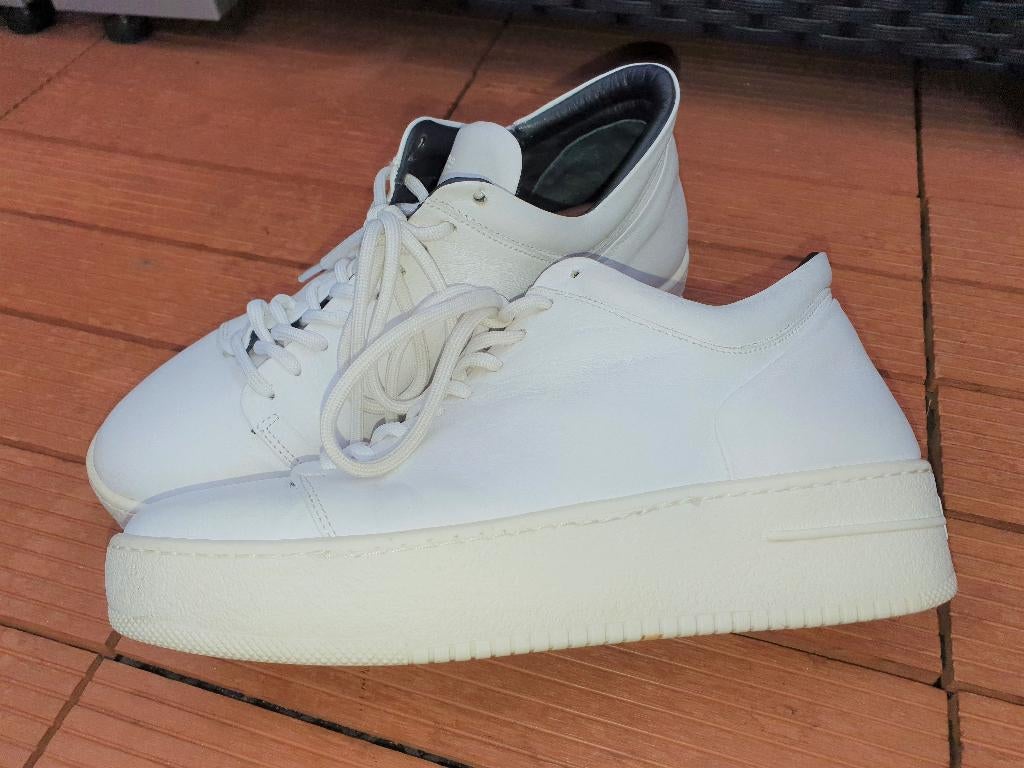 Royal Republiq mt.40 sneakers wit leer en dikke rubber zool, Wit, Ophalen of Verzenden, Royal Republiq, Sneakers of Gympen