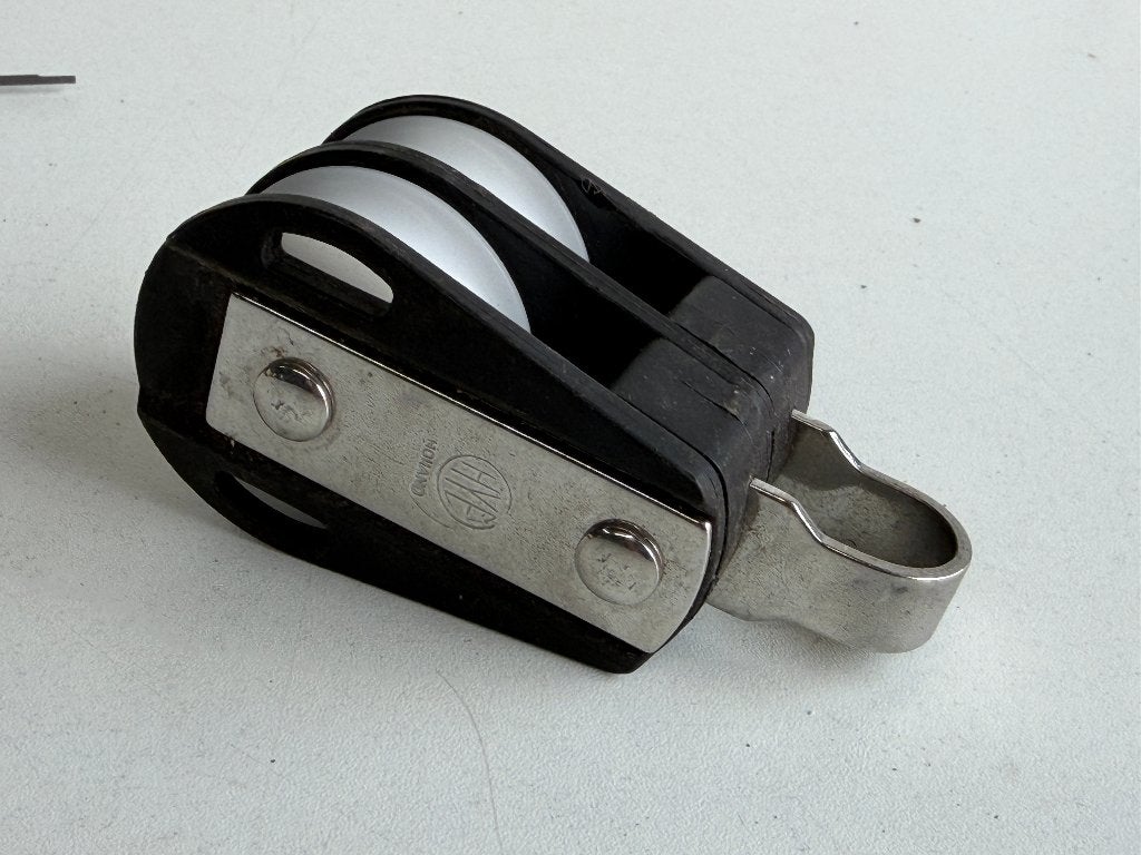 HYE 2 schijfs blok 50 mm tot 14 mm lijn met beugel, Ophalen of Verzenden, Zo goed als nieuw, Lijn of Blok