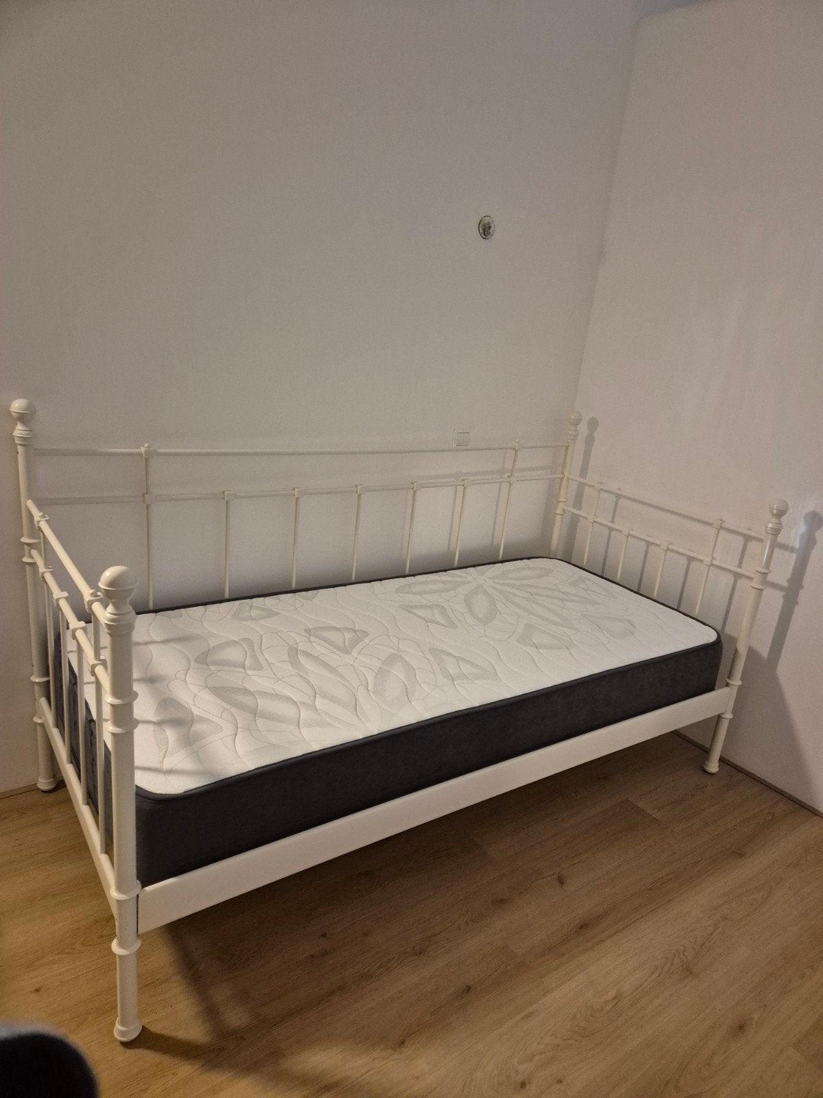 IKEA Tromnes bed met nieuw matras, Huis en Inrichting, Slaapkamer | Bedden, Ophalen, 90 cm, Eenpersoons, Wit