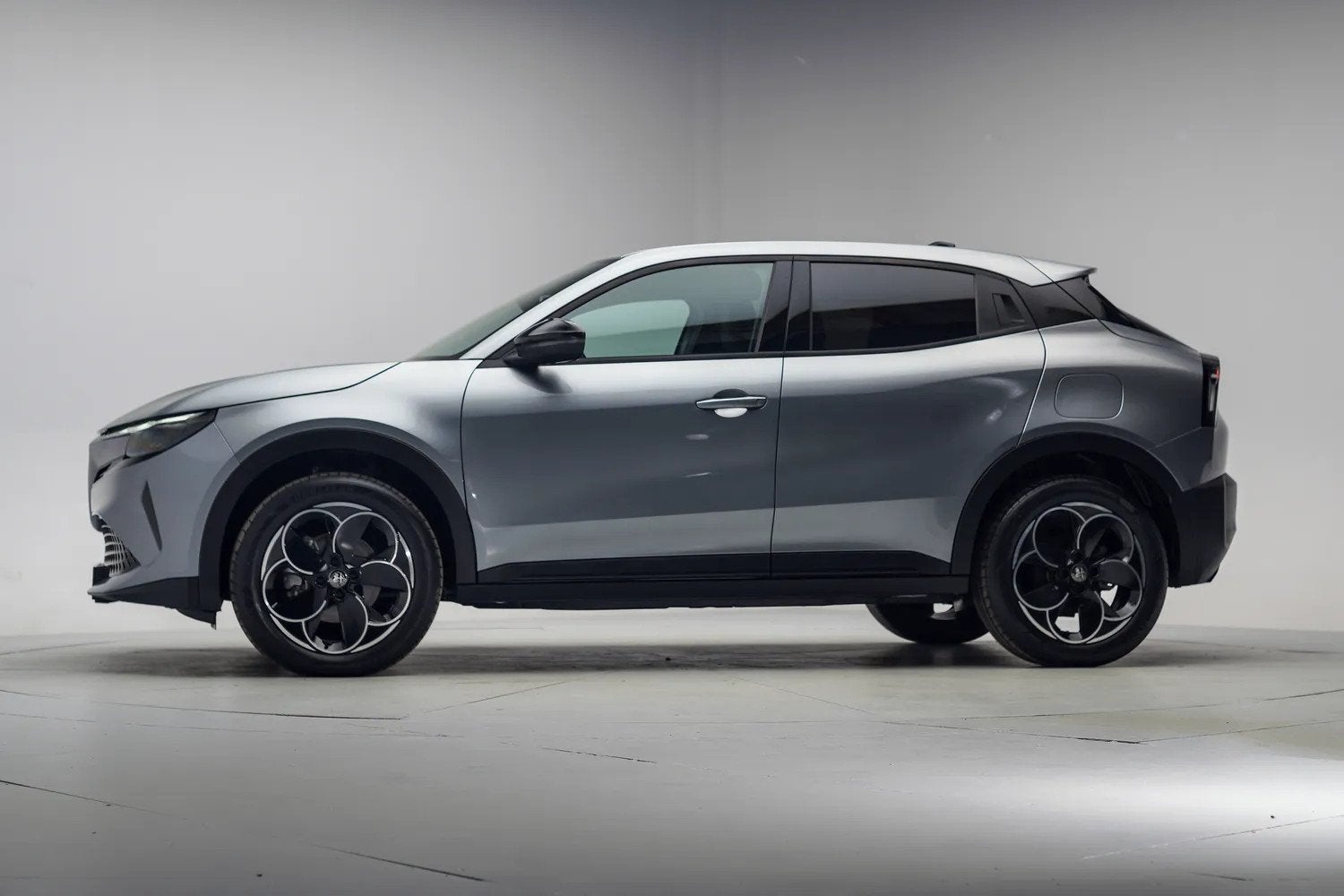 Alfa Romeo Junior Elettrica 54kWh [ LED Apple/Android Adapt., Auto's, Alfa Romeo, Automaat, 0 cilinders, Gebruikt, SUV of Terreinwagen