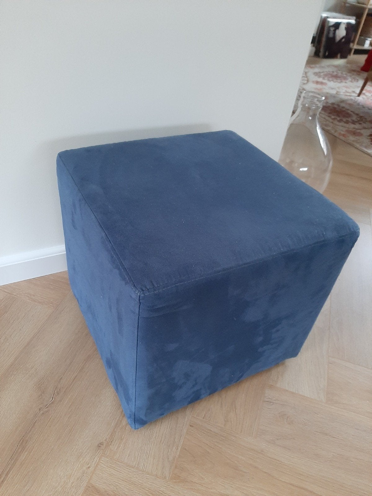 Blauw suede poef, Ophalen, Gebruikt, Vierkant, Stof