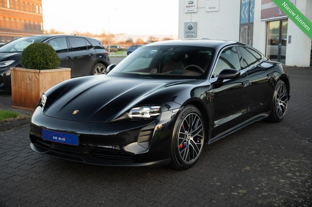 Porsche Taycan 4S Performance 84 kWh|Matrix|Chrono|Achteras, Auto's, Porsche, Automaat, Gebruikt, 4 stoelen, Zwart
