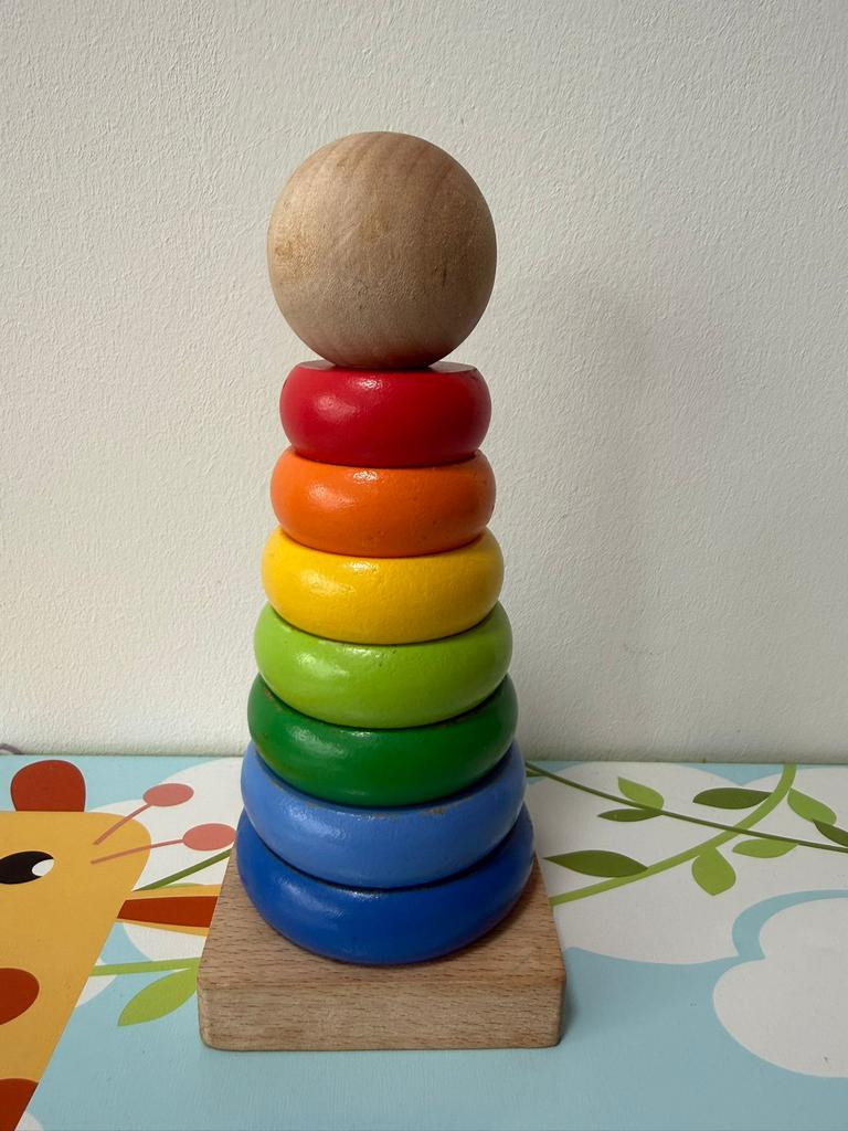 Kleurrijke toren met schijfjes en houten bal er op, Kinderen en Baby's, Speelgoed | Babyspeelgoed, Ophalen, Gebruikt, Overige typen