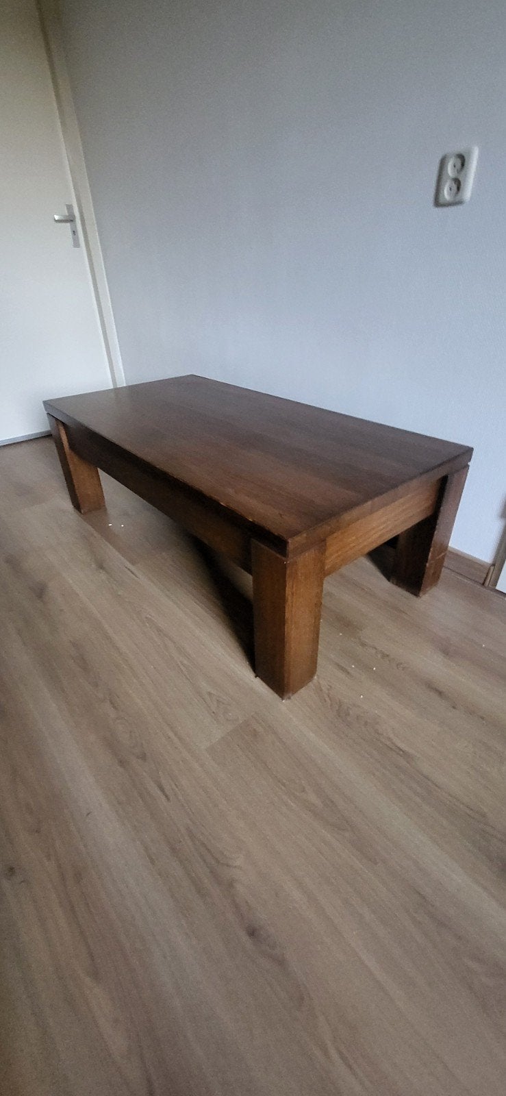 Robuuste salontafel van donker hout, Ophalen, Gebruikt, 100 tot 150 cm, 50 tot 100 cm