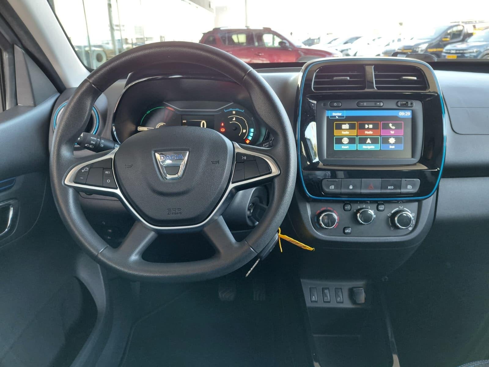 Dacia Spring Comfort Plus (Orange Pack) 27 kWh AUTOMAAT | CA, Auto's, Gebruikt, Zwart, Parkeercamera, 38 min