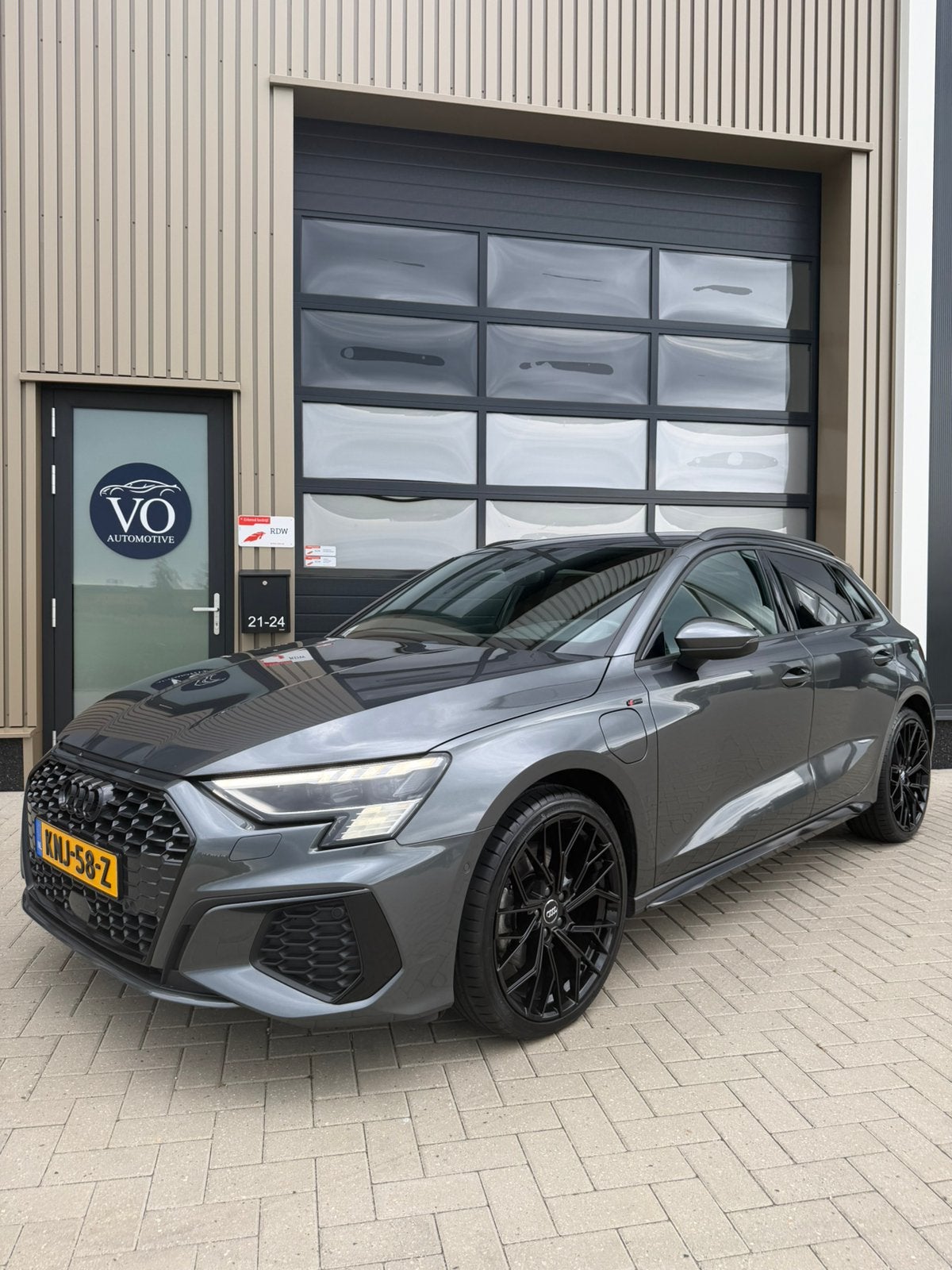 Audi A3 40 TFSI-e 204pk S-Line RS Grijs HUD Sfeer BTW, Auto's, 4 cilinders, 1535 kg, Leder en Stof, Lichtsensor