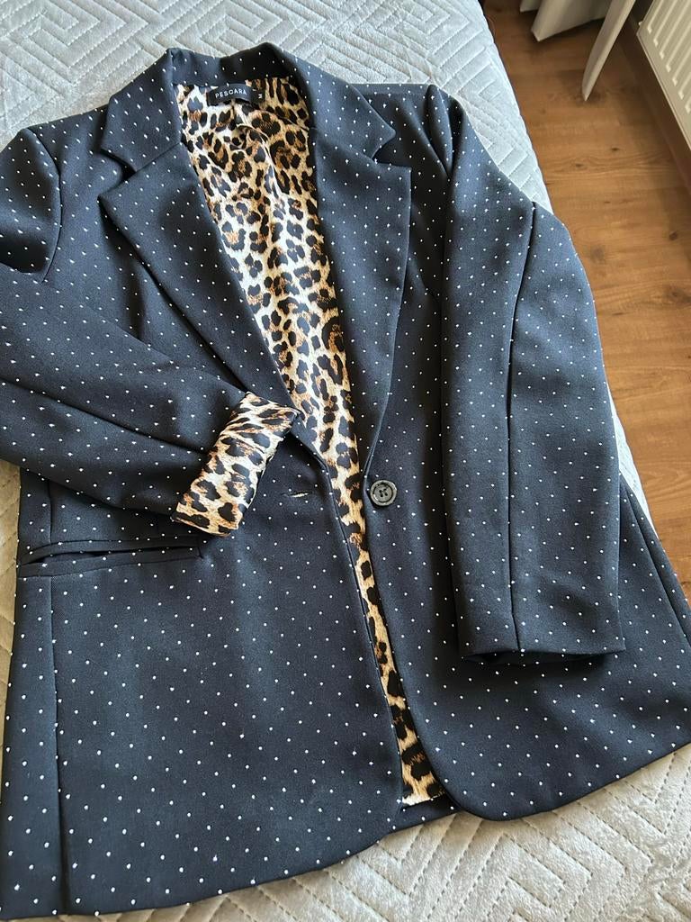 Zwarte blazer met zilverkleurige studs en panterprint voerin, Maat 38/40 (M), Zwart, Ophalen of Verzenden, Zo goed als nieuw