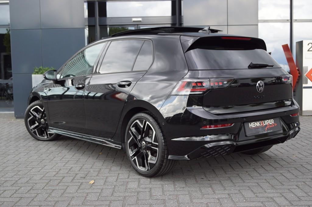 Volkswagen GOLF R-line 1.5 eTSI 150pk DSG facelift Black sty, Auto's, Automaat, 4 cilinders, Zwart, Bedrijf