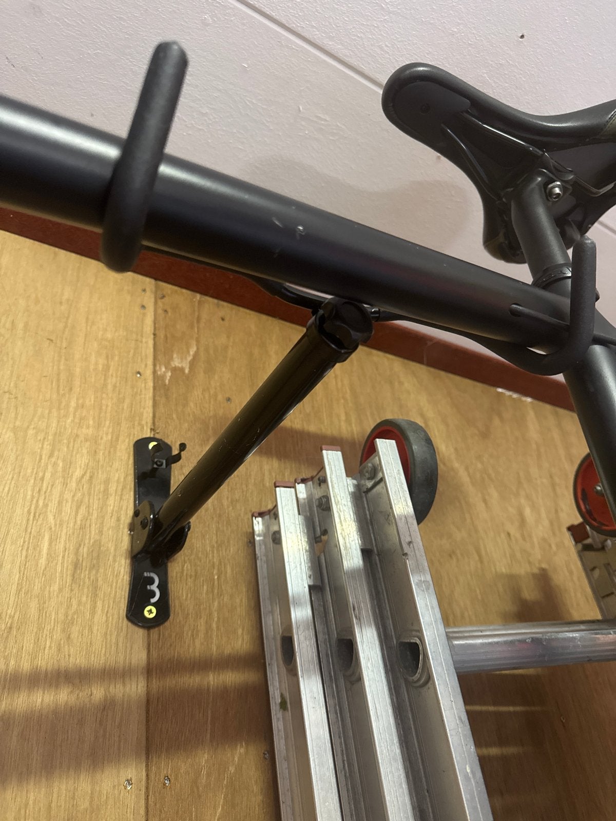 Fiets ophangsysteem voor aan de muur, Ophalen of Verzenden, Gebruikt