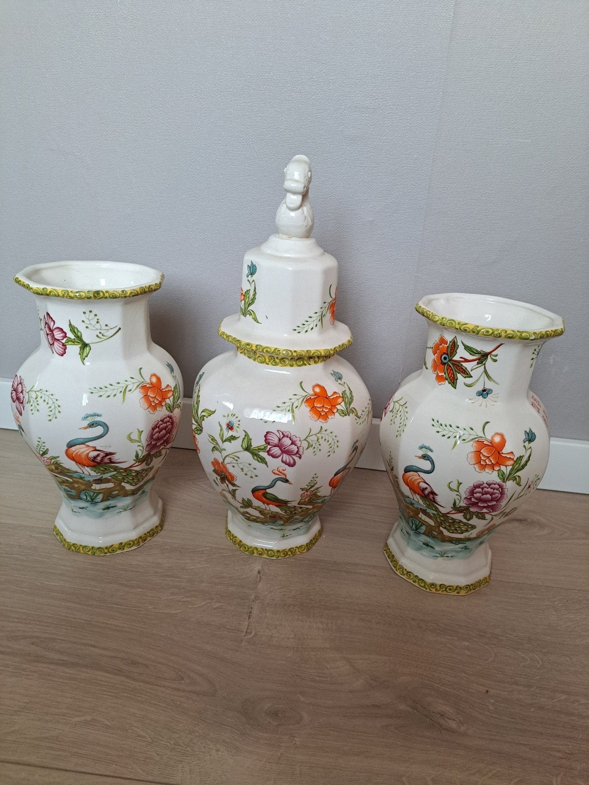 2 Chinese vazen en Chinese pot met deksel Z.G.A.N, Ophalen