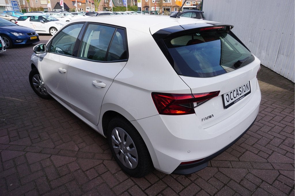 Skoda Fabia 1.0 MPI Active (bj 2022), Stof, Gebruikt, Zwart, Wit
