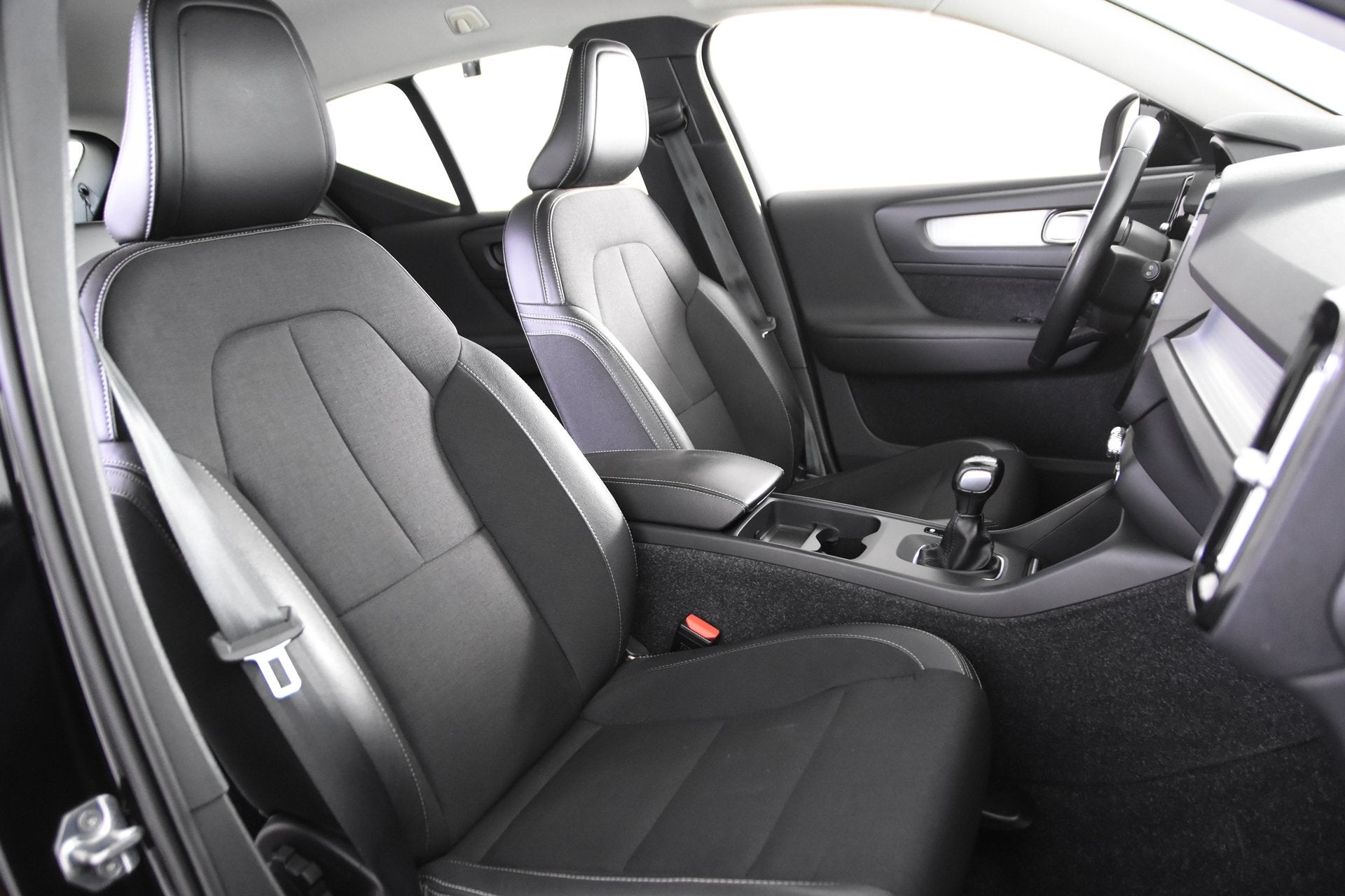 Volvo XC40 2.0 D3 Momentum *Navigatie*Trekhaak*Standkachel*, Auto's, Volvo, Gebruikt, 4 cilinders, Leder en Stof, Zwart