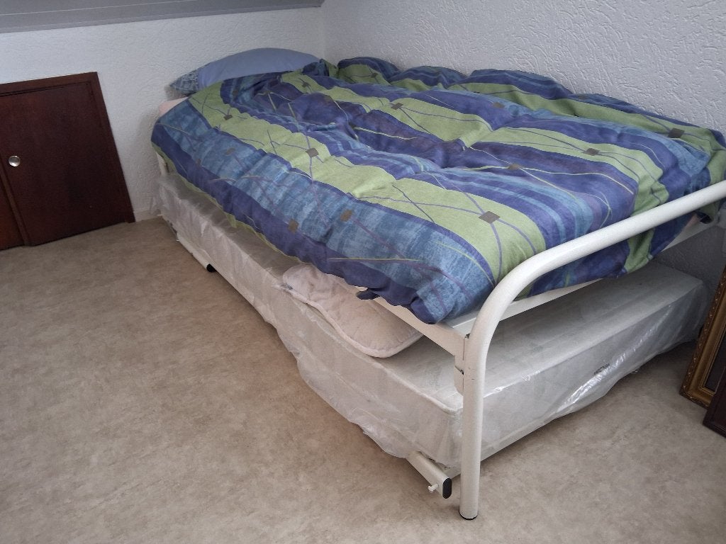 Onderschuif bed met 2 goede matrassen, Ophalen, Gebruikt, Wit, Tweepersoons