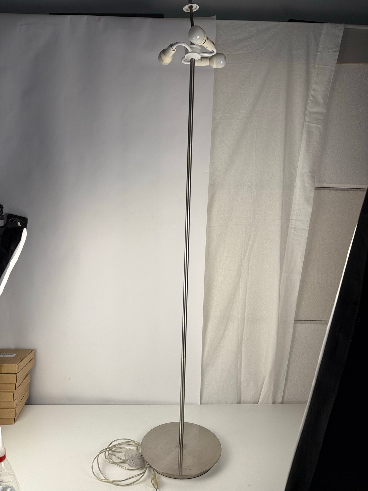 Moderne staande lamp met 3x E14 fittingen, Ophalen, Gebruikt, E27 (groot), Metaal