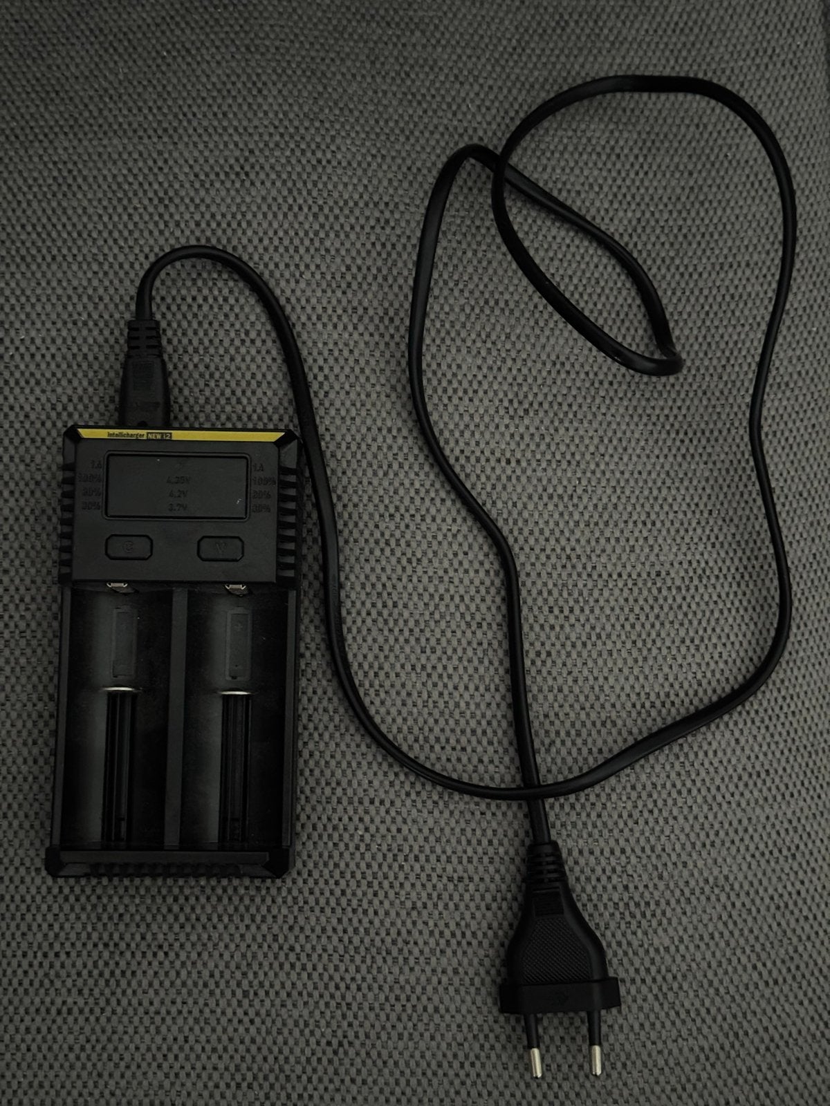 Oplaadstation voor batterijen - Nitecore UM20, Ophalen, Zo goed als nieuw