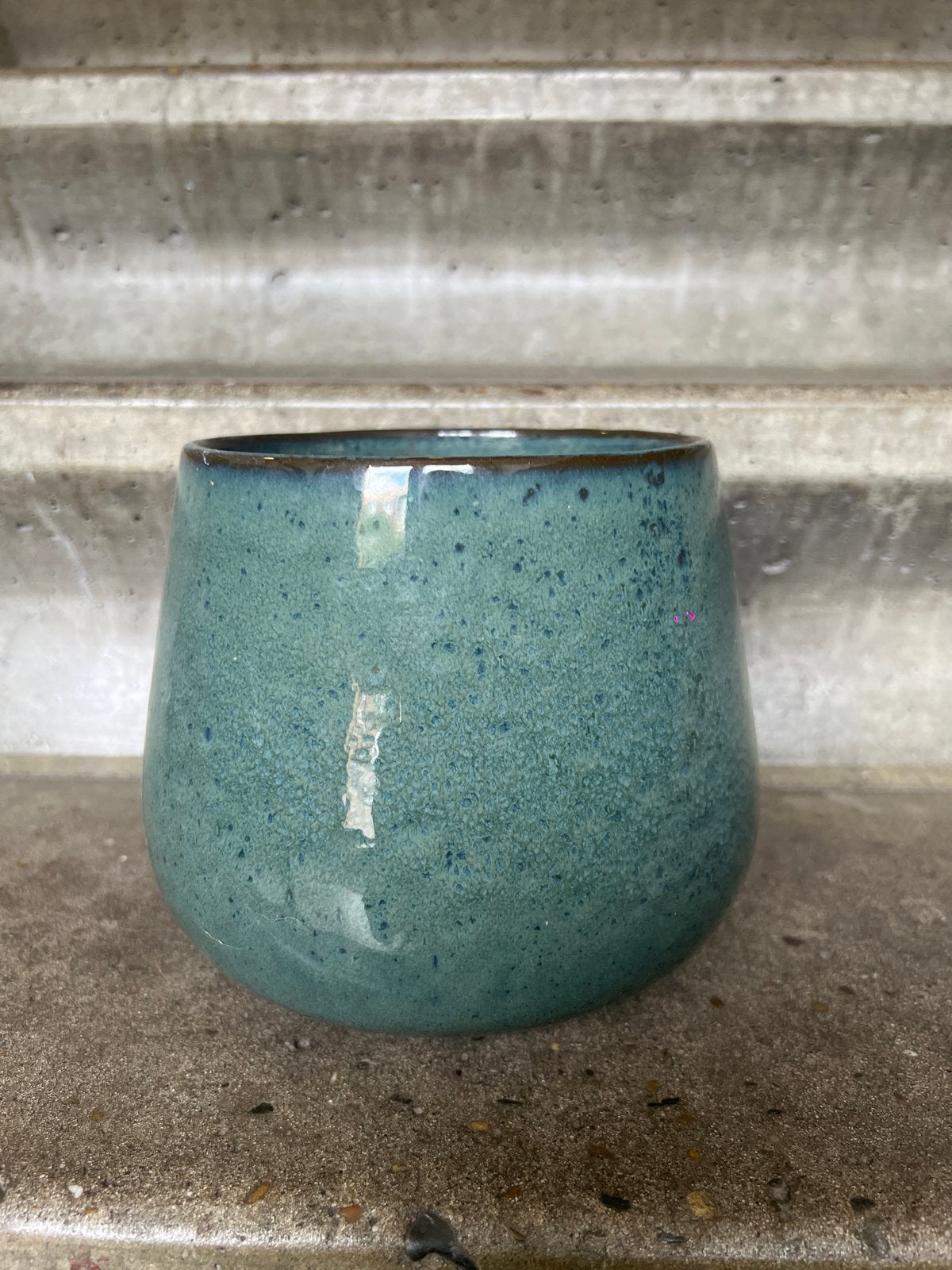 H&M HOME Groene Keramische Vaas - Zo goed als nieuw, Huis en Inrichting, Woonaccessoires | Vazen, Ophalen, Zo goed als nieuw, Geschikt voor droogbloemen