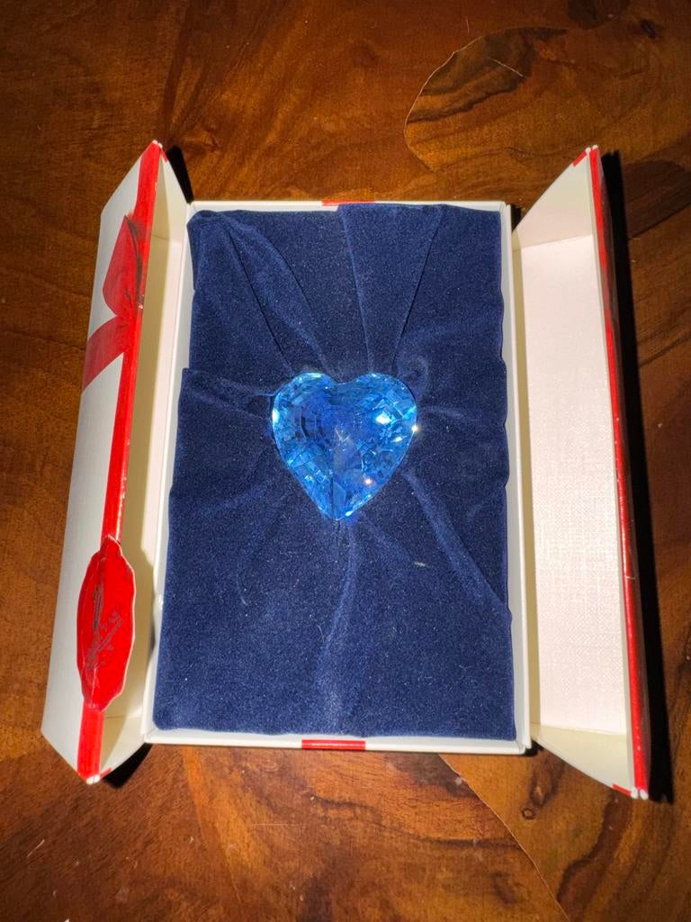 Swarovski SCS Kristallen Bloem en Hart in Doos, Ophalen of Verzenden, Zo goed als nieuw, Figuurtje
