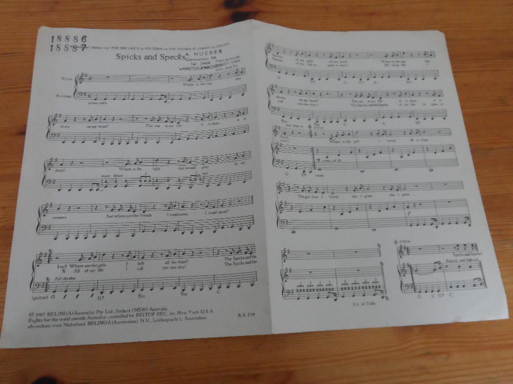 Spicks and specks - the bee gees, Gebruikt, Gitaar, Ophalen of Verzenden, Artiest of Componist