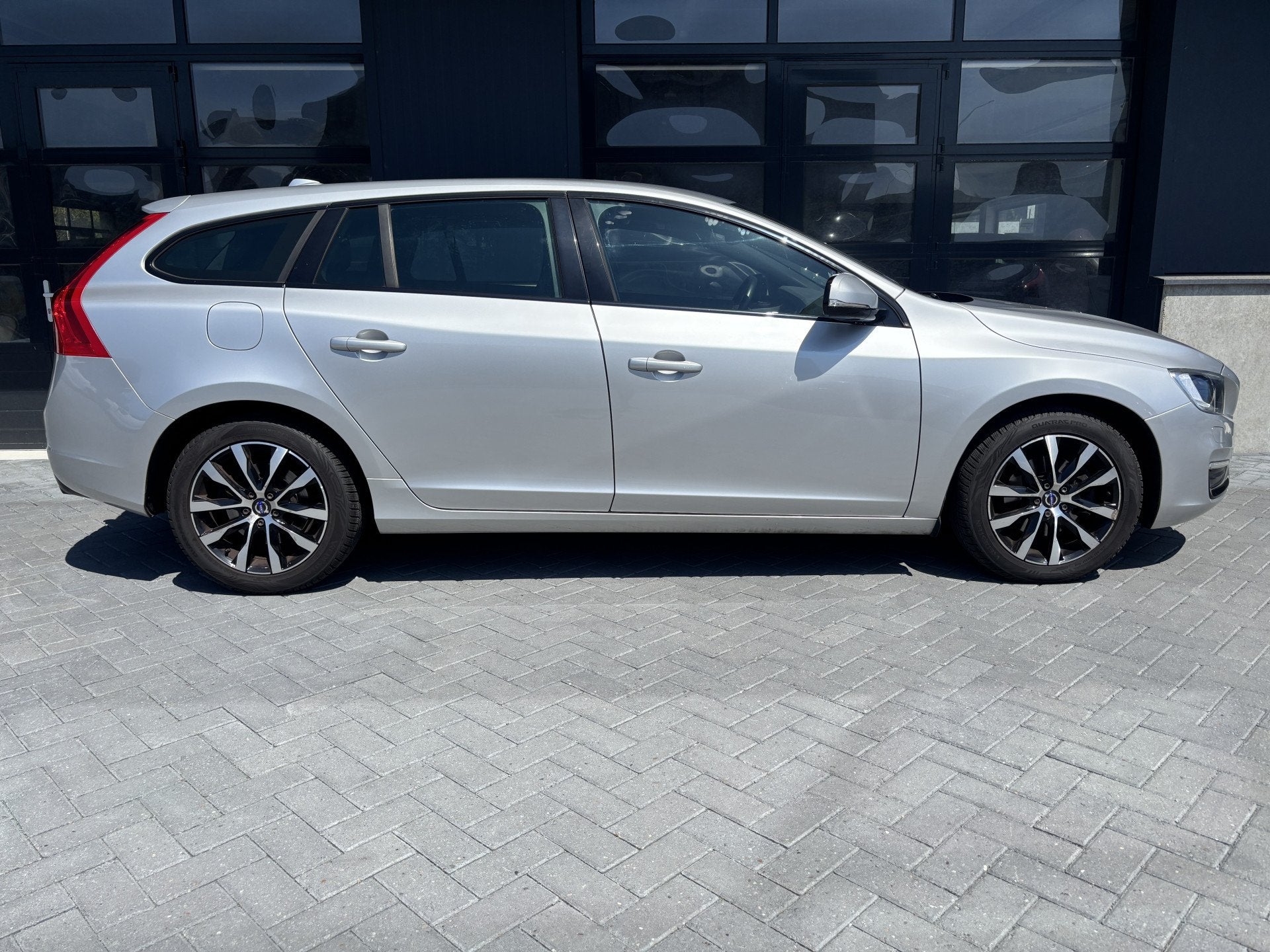 Volvo V60 2.0 T3 Polar+ Dynamic, Gebruikt, 4 cilinders, 1969 cc, Handgeschakeld