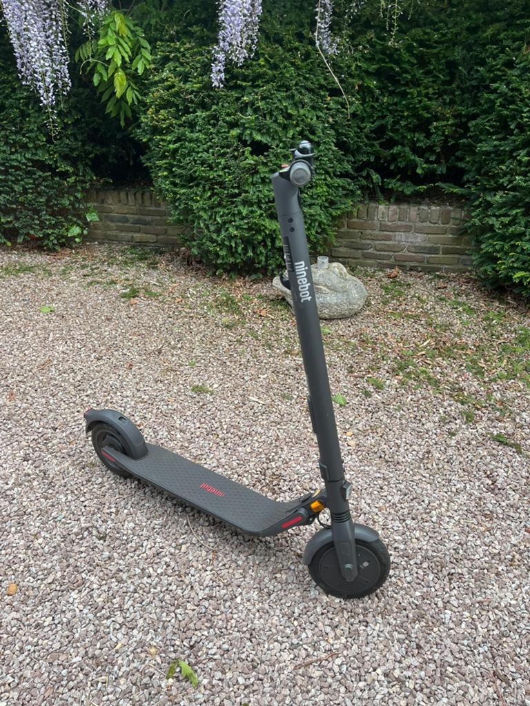 Ninebot KickScooter E25E | in goede staat, Fietsen en Brommers, Steps, Ophalen, Zo goed als nieuw, Elektrische step (E-scooter)