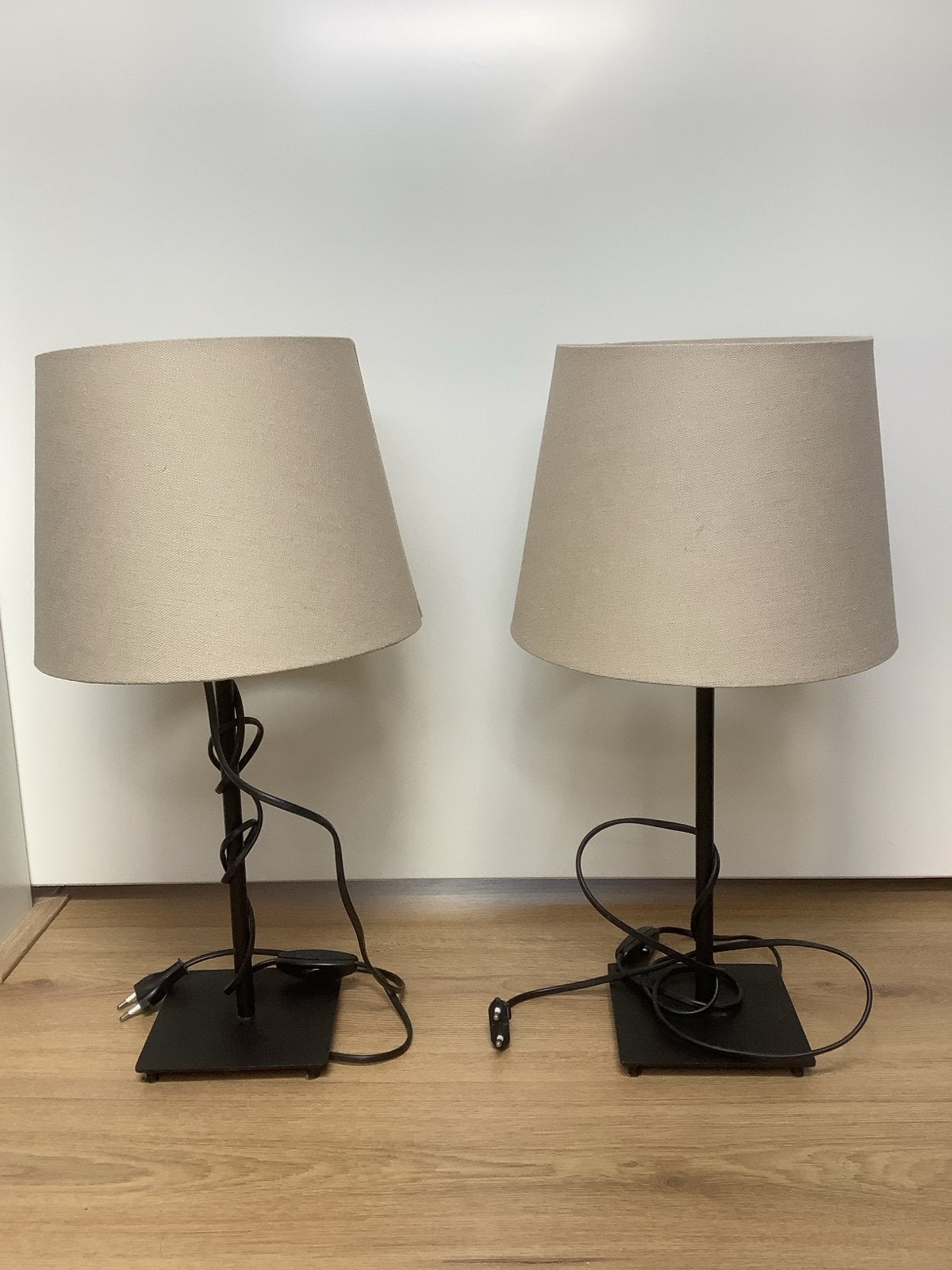 Set van 2 IKEA Hemma tafellampen met beige kappen, Met schakelaar, Gebruikt, E14 (klein), IKEA