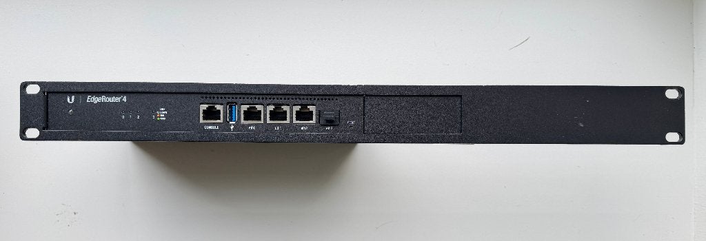 Ubiquiti Edgerouter 4 inclusief rackmoutkit, Computers en Software, Ophalen, Zo goed als nieuw, Router, Ubiquiti Networks