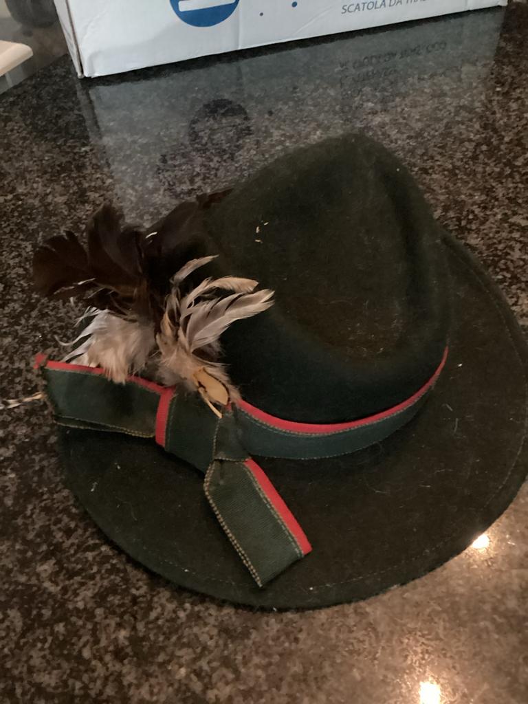 Traditionele Tiroler Hoed met Veren - Donkergroen, Ophalen of Verzenden, Zo goed als nieuw, One size fits all, Hoed