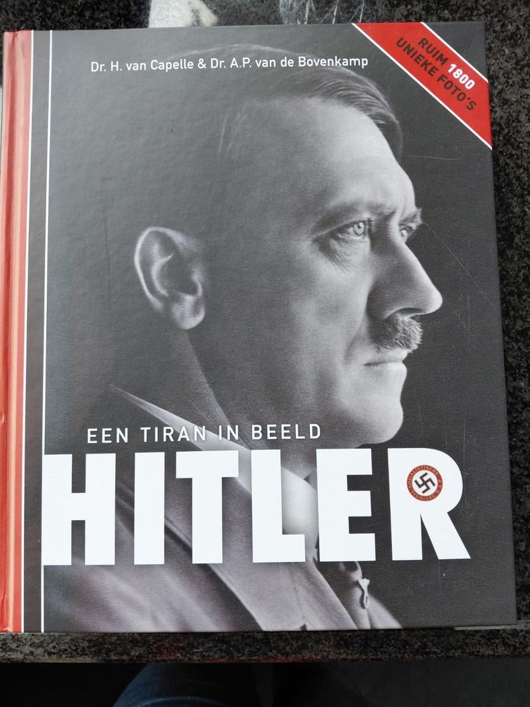 Hitler: Een Tiran in Beeld - Fotobiografie, Ophalen of Verzenden