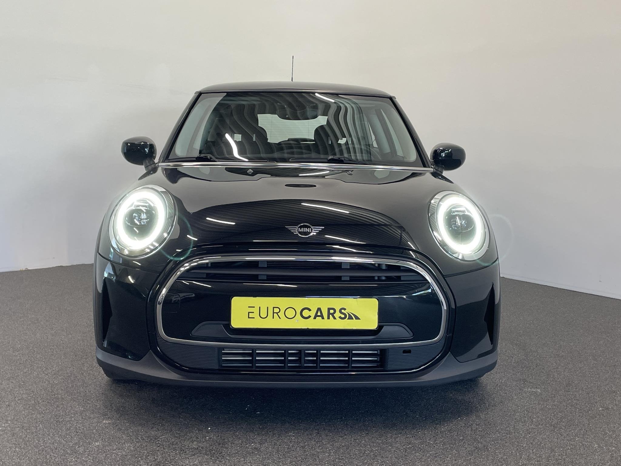 Mini Cooper 1.5 Business Edition 3-D LED Navi 8.8 inch Cruis, Gebruikt, Euro 6, 4 stoelen, Zwart