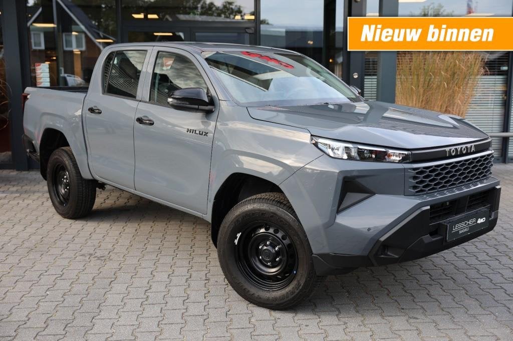 Toyota HILUX 2.8 D-4D MHEV DUBBEL CABINE ACTIVE A/T 4WD 5 ZI, Auto's, Automaat, Met garantie (alle), 10 km/l, Bedrijf
