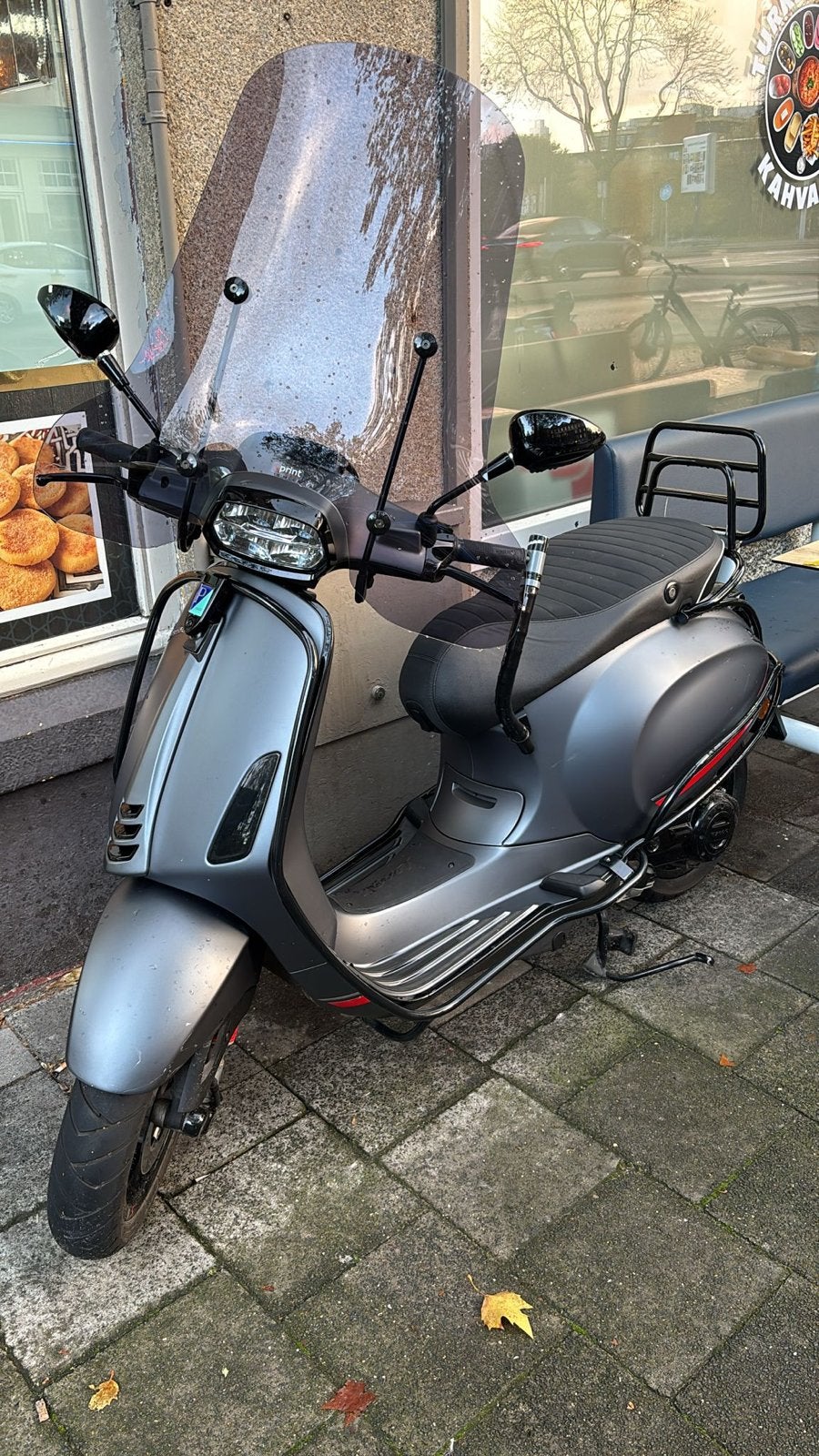 Vespa Sprint 2023 - Zo goed als nieuw// km 8800 schoon!!, Fietsen en Brommers, Ophalen, Vespa S, Zo goed als nieuw, Benzine