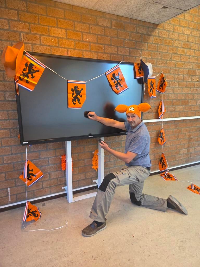 WK kijken op 75 inch touch schermen in 4K, Ophalen, Gebruikt, Tv en Weergevers