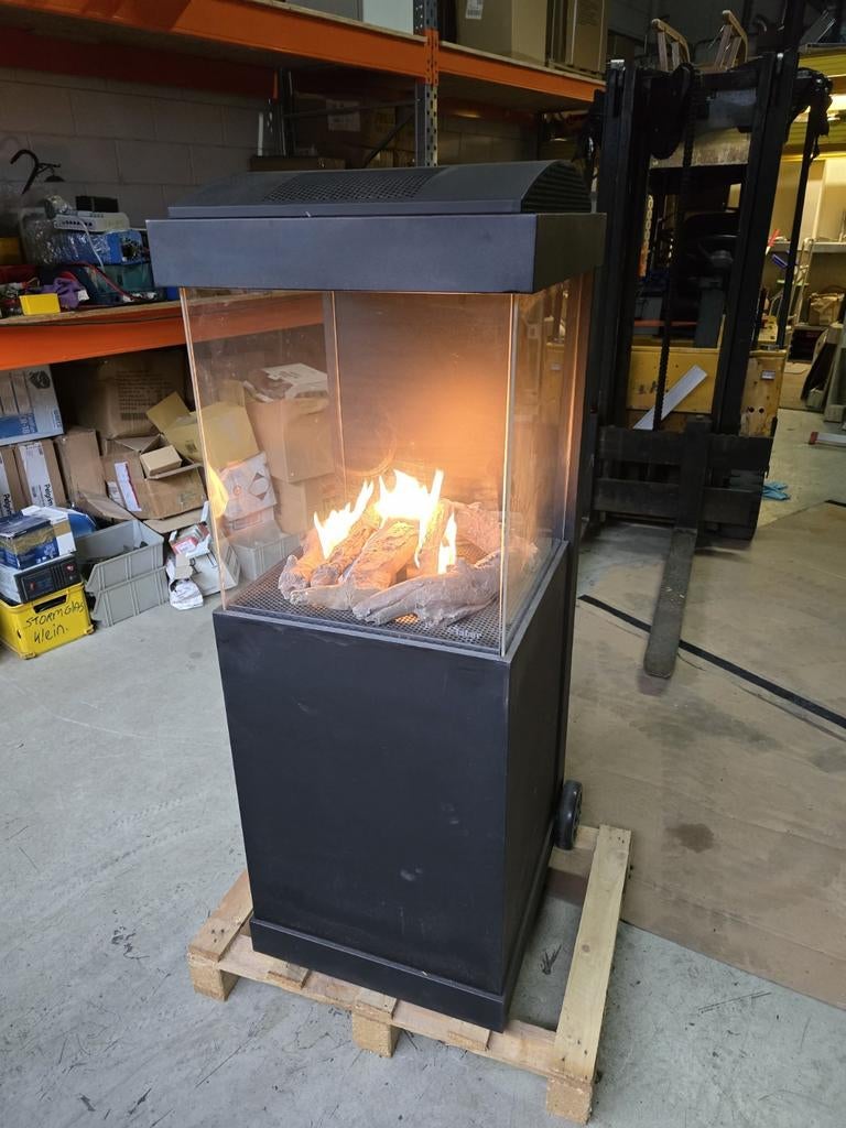 Faber terrasverwarming.Vrijstaande haard met glazen ombouw, Ophalen, Gebruikt, Gas, Vloer