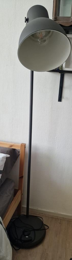 Moderne staande lamp, donkergrijs, Huis en Inrichting, Ophalen, Zo goed als nieuw, Metaal, 150 tot 200 cm