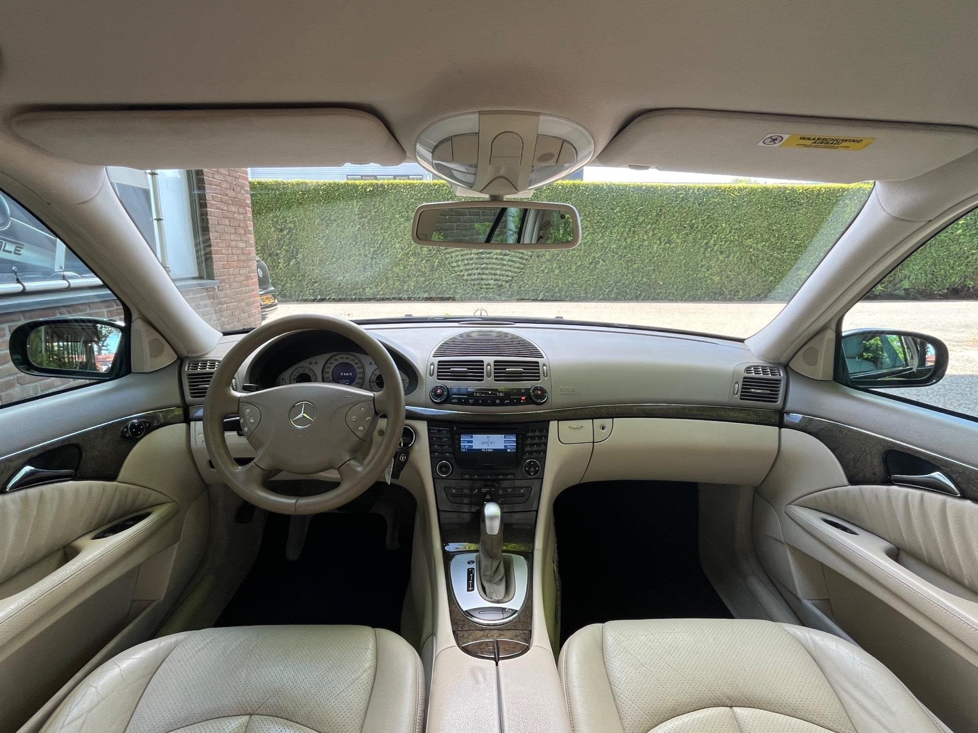 Mercedes-Benz E-klasse Combi 240 Avantgarde|Trekhaak|Automaa, Auto's, Automaat, Achterwielaandrijving, Gebruikt, Beige