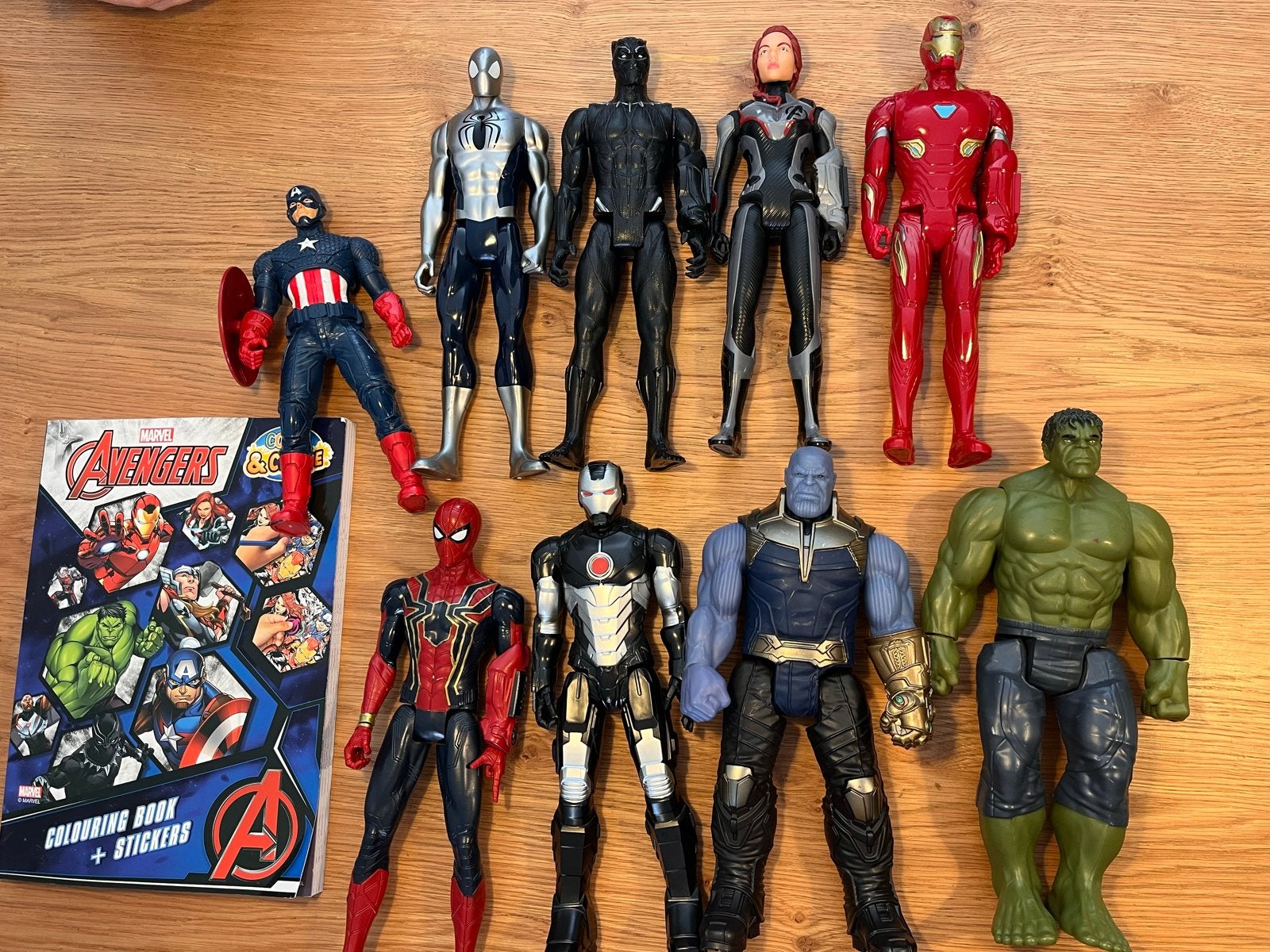 Grote set Marvel Avengers actiefiguren + kleurboek, Kinderen en Baby's, Speelgoed | Actiefiguren, Ophalen, Zo goed als nieuw