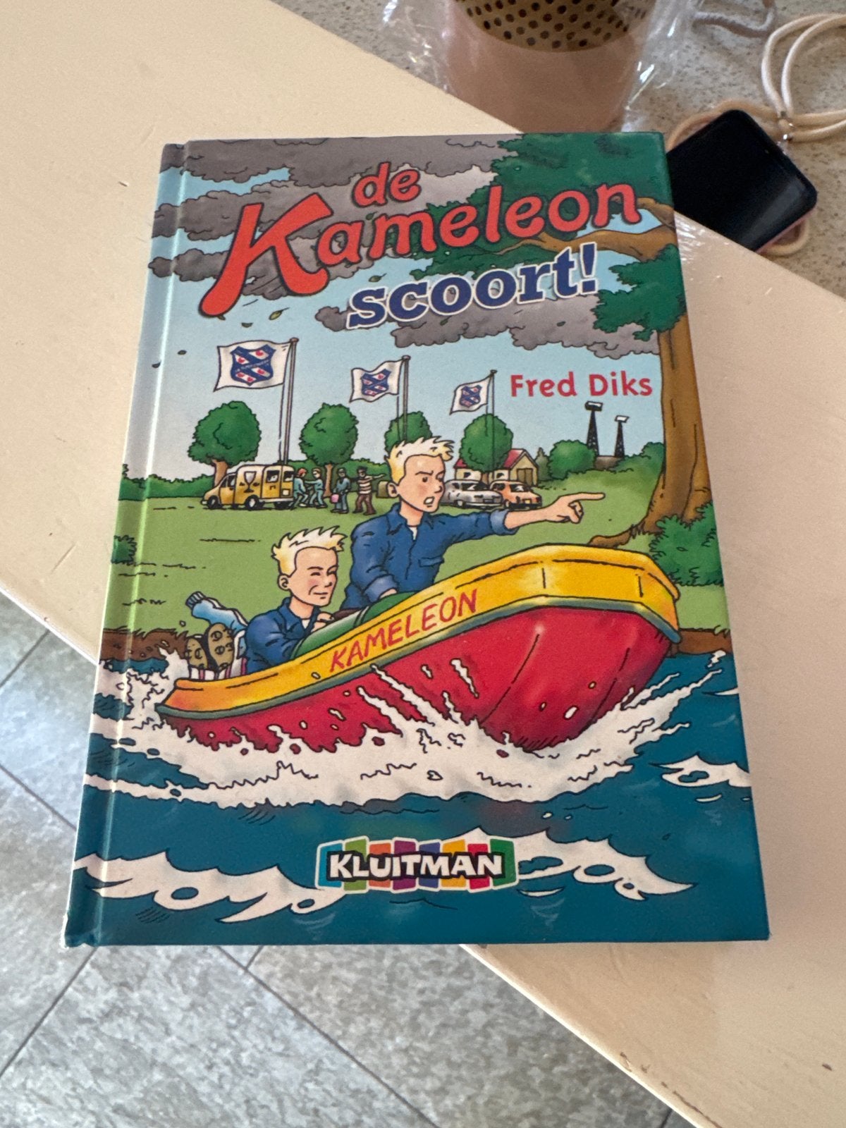 De Kameleon scoort! - Fred Diks - 2e druk, Ophalen of Verzenden, Zo goed als nieuw, Fictie