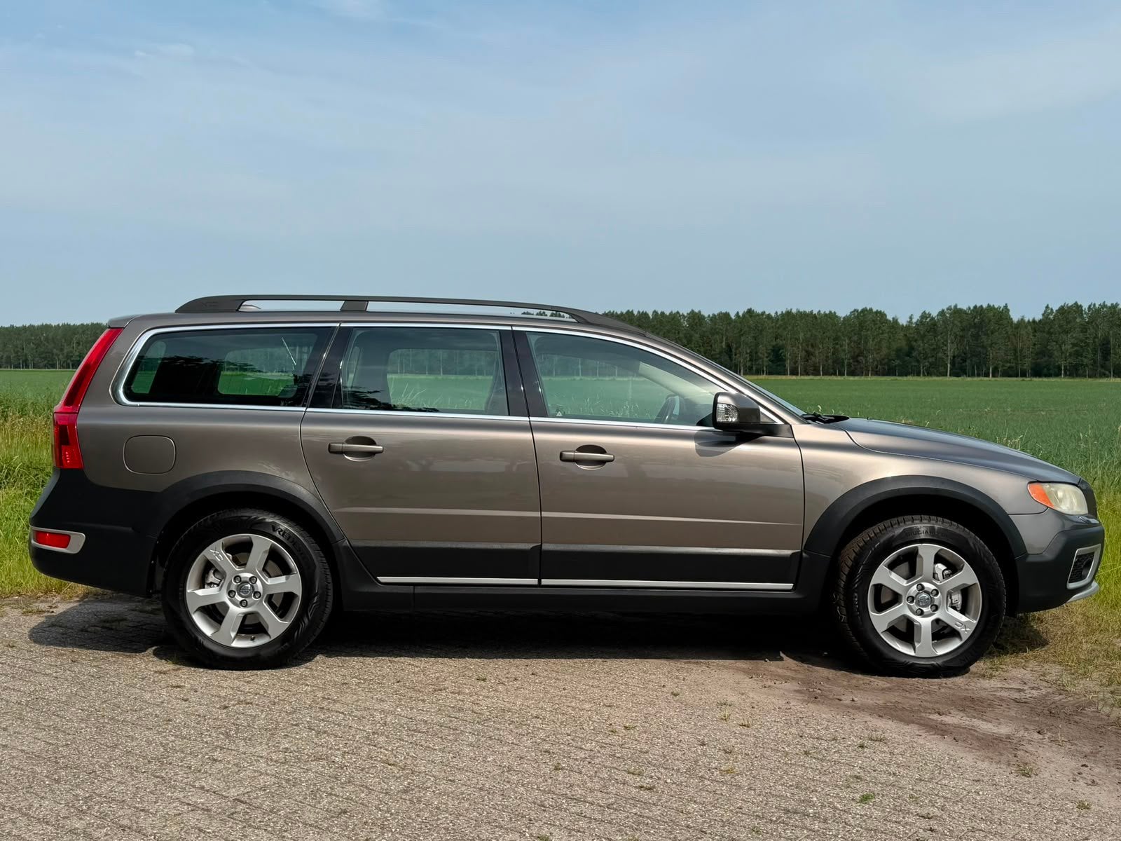 Volvo XC70 3.2 AWD Geartronic 2007 Grijs, Automaat, 238 pk, 1800 kg, Zwart