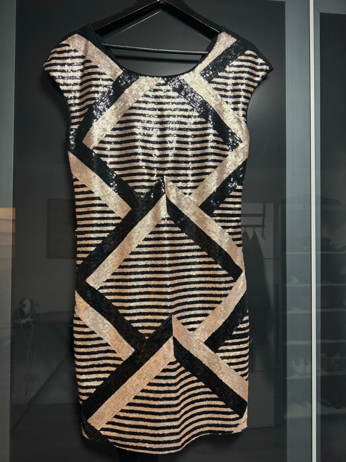 Eksept by Shelley Zwarte Jurk met Gouden Pailletten, Kleding | Dames, Jurken, Zwart, Ophalen of Verzenden, Zo goed als nieuw, Maat 36 (S)