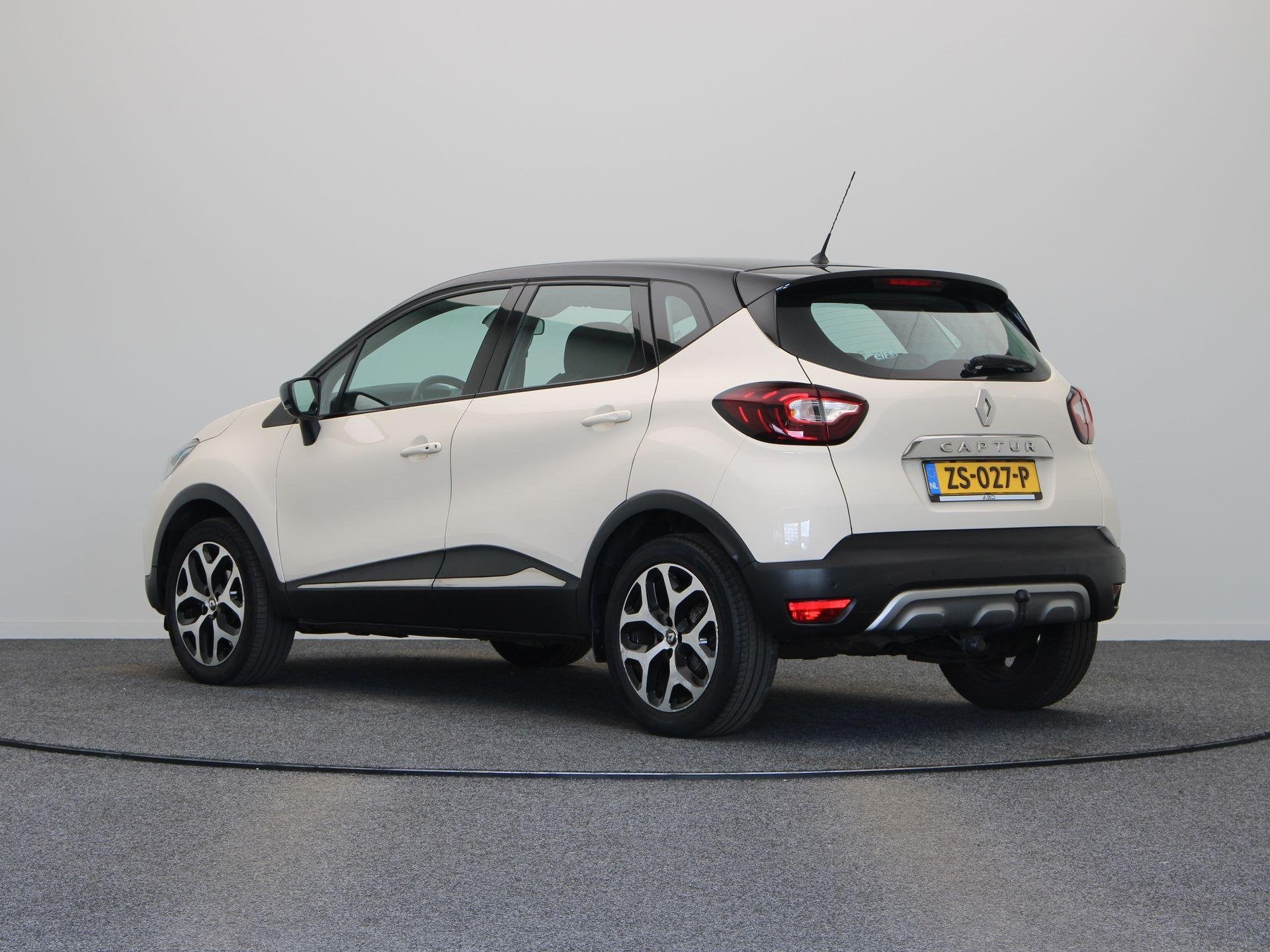 Renault Captur TCe 90pk Intens | Trekhaak | Climate control, Auto's, Voorwielaandrijving, 898 cc, Stof, Gebruikt