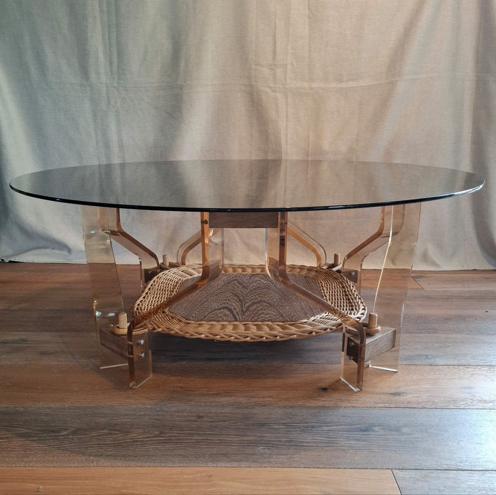Vintage 'Rohe' Salontafel Plexiglas, rookglas & Rotan, Ophalen, Zo goed als nieuw, Rond, Glas