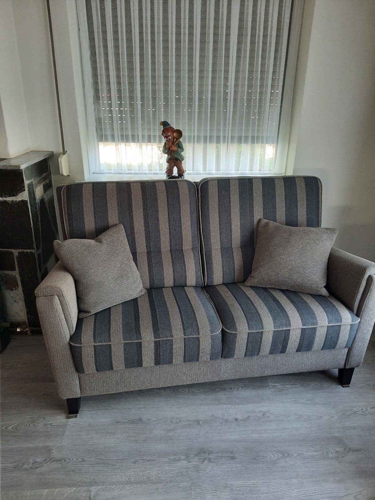 Comfortabele tweezitsbank met streepdessin, Ophalen, 150 tot 200 cm, Tweepersoons, 75 tot 100 cm