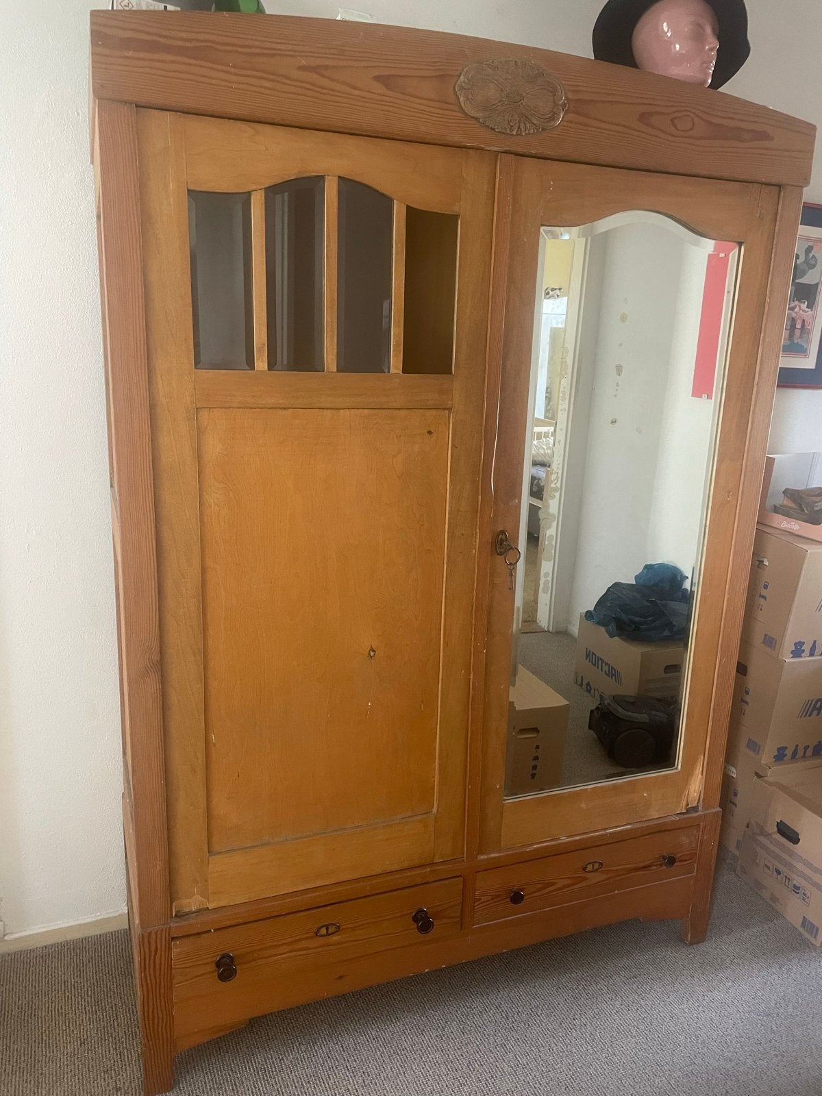 Vintage houten kledingkast in met spiegel en lades, Antiek en Kunst, Ophalen