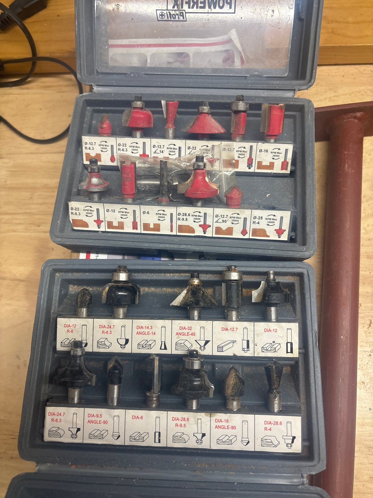 Twee sets houtfrezen voor bovenfrees 8mm schacht, Ophalen, Gebruikt, Elektrisch, Bovenfrees