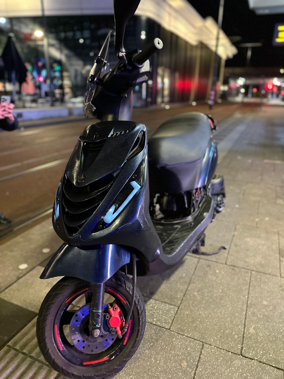 Piaggio Zip 80cc, Fietsen en Brommers, Scooters | Piaggio, Ophalen of Verzenden, Zo goed als nieuw, Benzine, Zip
