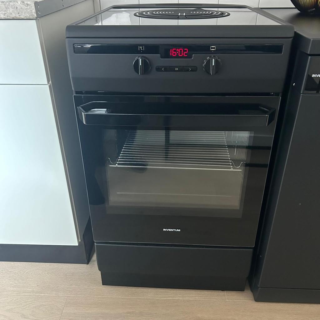 Inventum elektrisch fornuis te koop wegens verhuizing., Ophalen, 4 kookzones, Zo goed als nieuw, Vrijstaand