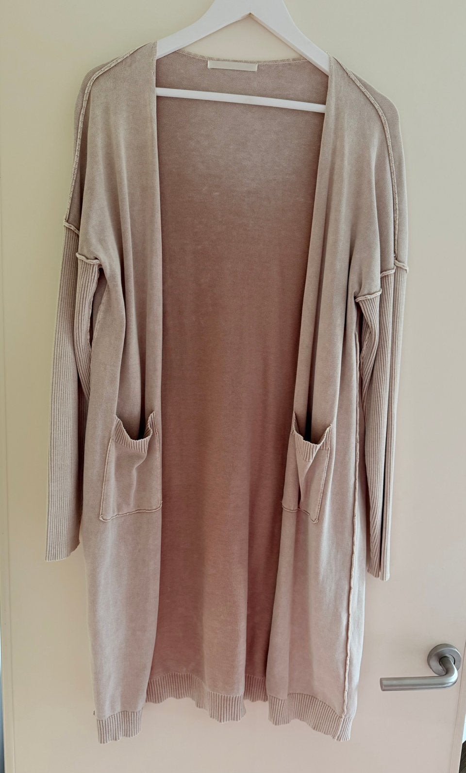 Designed in Italy lang katoenen vest grijzig zalmroze S/M, Kleding | Dames, Truien en Vesten, Ophalen of Verzenden, Zo goed als nieuw