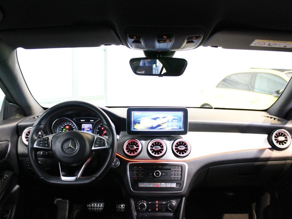Mercedes-Benz CLA Coupé 180 Business Solution AMG, Auto's, Gebruikt, 4 cilinders, Leder en Stof, Sedan