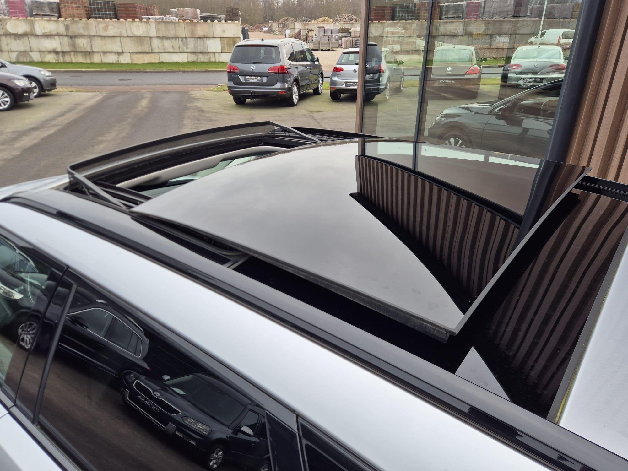 Land Rover Range Rover Velar 3.0 V6 AWD D300 SE | Pano | Vir, Auto's, Land Rover, Automaat, Gebruikt, Euro 6, 2993 cc
